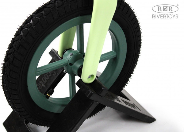 Изображение товара Беговел RiverToys HB-001 (зеленый)