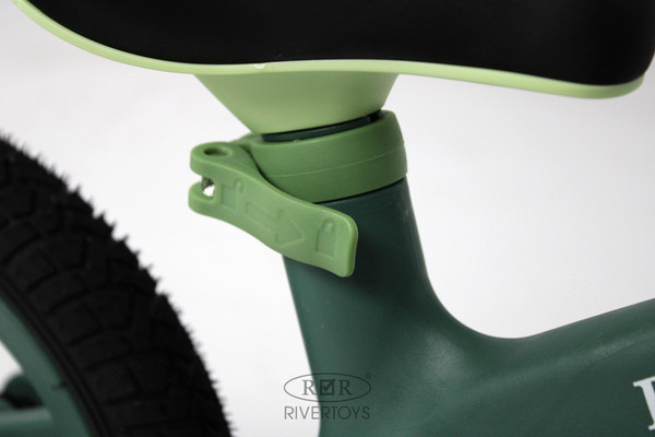 Изображение товара Беговел RiverToys HB-001 (зеленый)