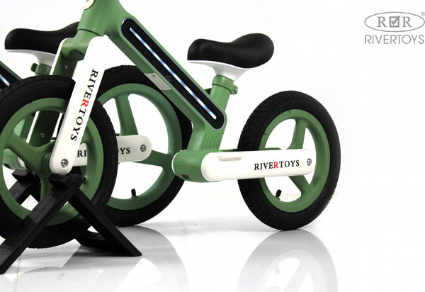 Изображение товара Беговел RiverToys HB-002 (зеленый)