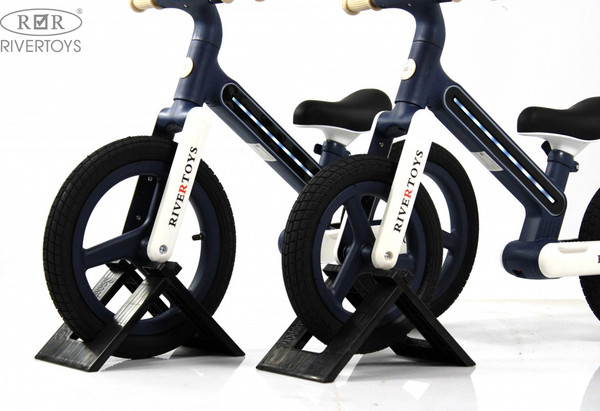 Изображение товара Беговел RiverToys HB-003 (синий/белый)