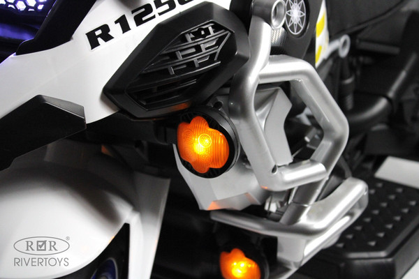 Изображение товара Детский мотоцикл RiverToys М111БХ (белый)