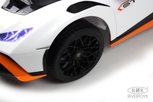 Изображение товара Детский автомобиль RiverToys Lamborghini Huracan STO / E888EE (белый)