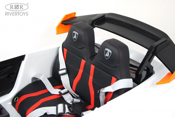 Изображение товара Детский автомобиль RiverToys Lamborghini Huracan STO / E888EE (белый)