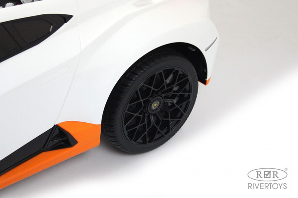 Изображение товара Детский автомобиль RiverToys Lamborghini Huracan STO / E888EE (белый)