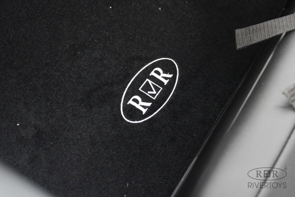 Изображение товара Детский автомобиль RiverToys Mercedes-Benz Unimog Concept P555BP (вишневый глянец)