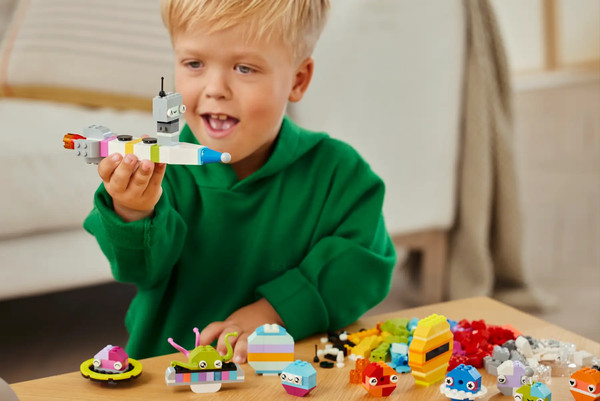 Изображение товара Конструктор Lego Classic Создавай космические планеты / 11037