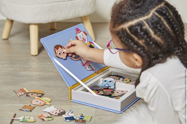 Изображение товара Развивающий игровой набор Janod Книга-игра Профессии магнитная J02597