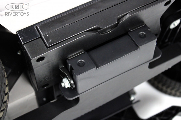 Изображение товара Детский автомобиль RiverToys Mercedes-Benz G63 / Z001ZZ-A (серый бриллиант)