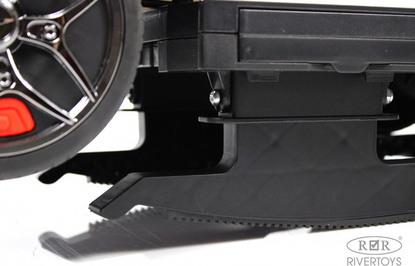 Изображение товара Качалка-каталка RiverToys Mercedes-Benz G63 / Z001ZZ-B (белый бриллиант)