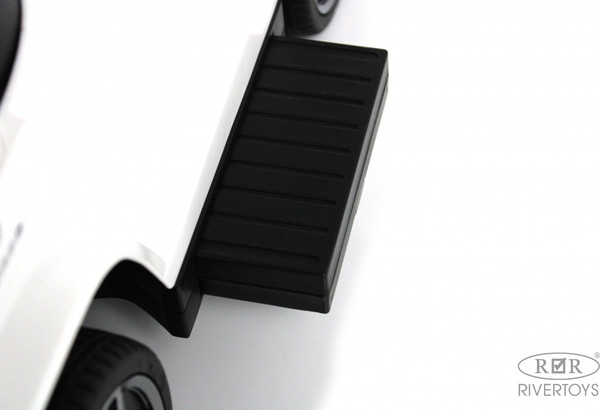 Изображение товара Качалка-каталка RiverToys Mercedes-Benz G63 / Z001ZZ-B (белый бриллиант)