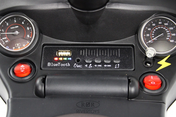 Изображение товара Качалка-каталка RiverToys Mercedes-Benz G63 / Z001ZZ-B (красный бриллиант)