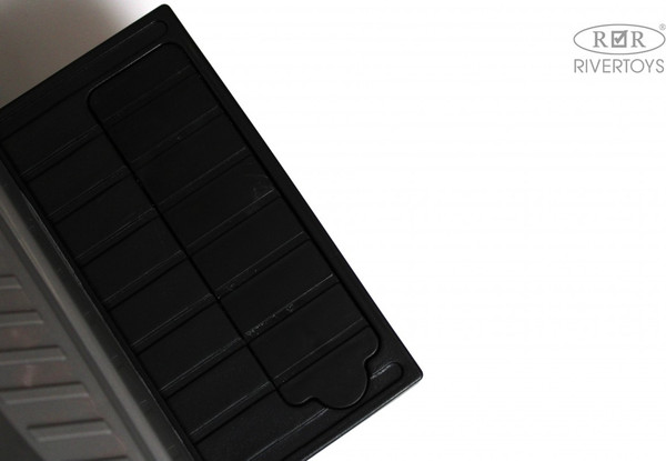 Изображение товара Качалка-каталка RiverToys Mercedes-Benz G63 / Z001ZZ-B (серый бриллиант)