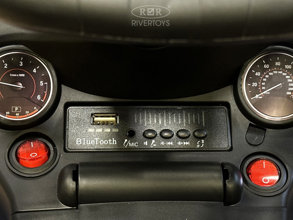 Изображение товара Каталка детская RiverToys Mercedes-Benz G63 / Z001ZZ-C (черный бриллиант)