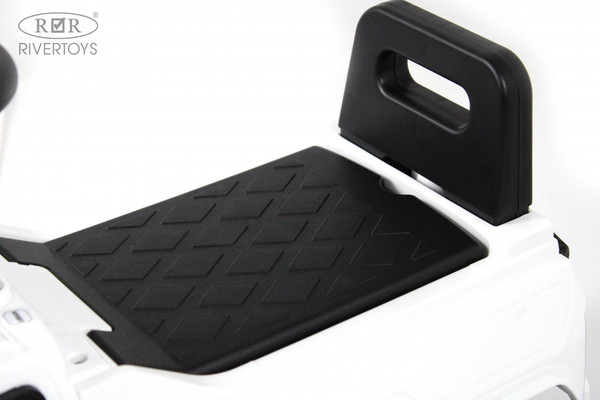 Изображение товара Каталка детская RiverToys G008GG-D (белый)