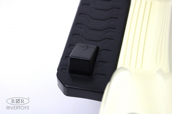 Изображение товара Детский автомобиль RiverToys Mercedes-AMG 300S / G300GG-D (белый)