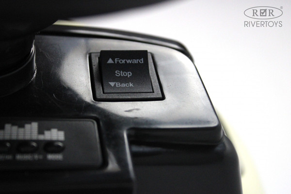 Изображение товара Детский автомобиль RiverToys Mercedes-AMG 300S / G300GG-D (белый)