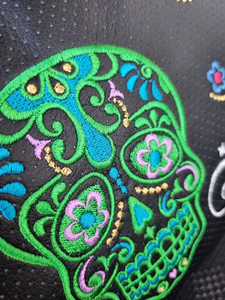 Изображение товара Подушка для автомобиля MATEX Черепа / 27-690 (зеленый)