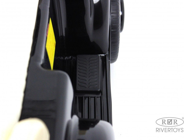 Изображение товара Детский автомобиль RiverToys Mercedes-Benz 300S / LS-128A (черный)