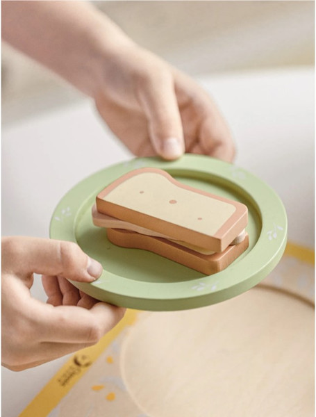 Изображение товара Набор игрушечной посуды Classic World Завтрак на подносе CW50575