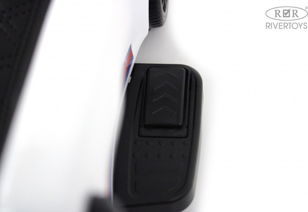 Изображение товара Каталка детская RiverToys F005FF-P (белый)