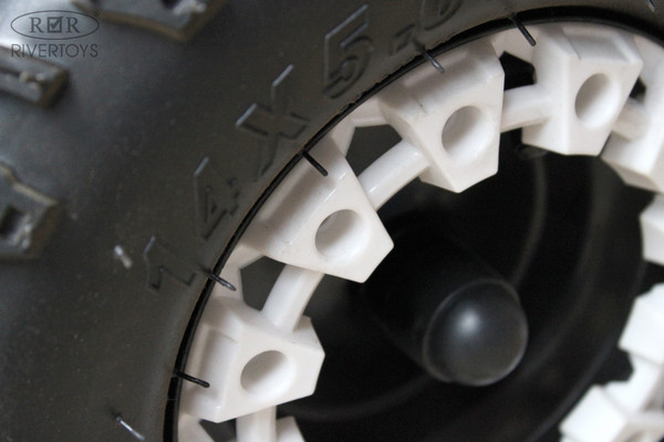 Изображение товара Детский квадроцикл RiverToys Tiki Lux Spider (белый)