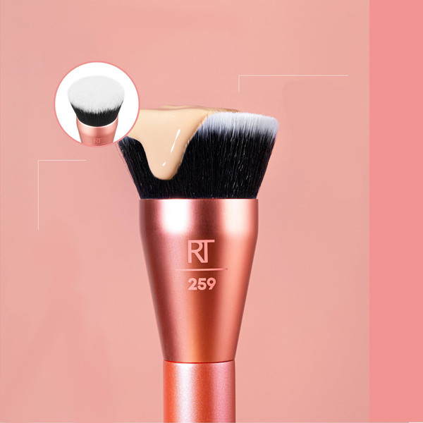 Изображение товара Кисть для макияжа Real Techniques Glow Round Base Brush / RT10012600