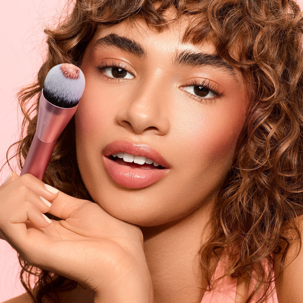 Изображение товара Кисть для макияжа Real Techniques Power Pigment Blush Brush / RT10012900