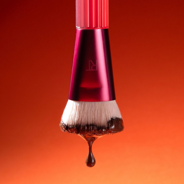 Изображение товара Кисть для макияжа Real Techniques Solar Power Soft Shadow Contour Brush / RT10018361