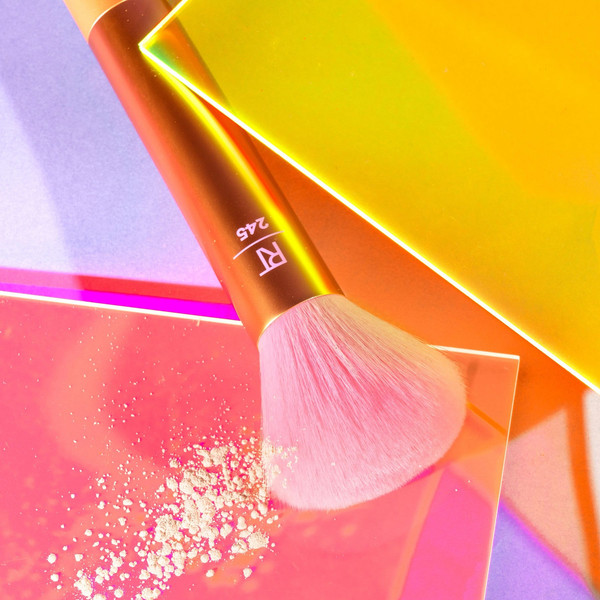 Изображение товара Кисть для макияжа Real Techniques Hyperbrights Glow Off Multitasking Brush / RT10022662