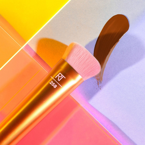 Изображение товара Кисть для макияжа Real Techniques Hyperbrights Sculpt Lock Contour Brush / RT10024662