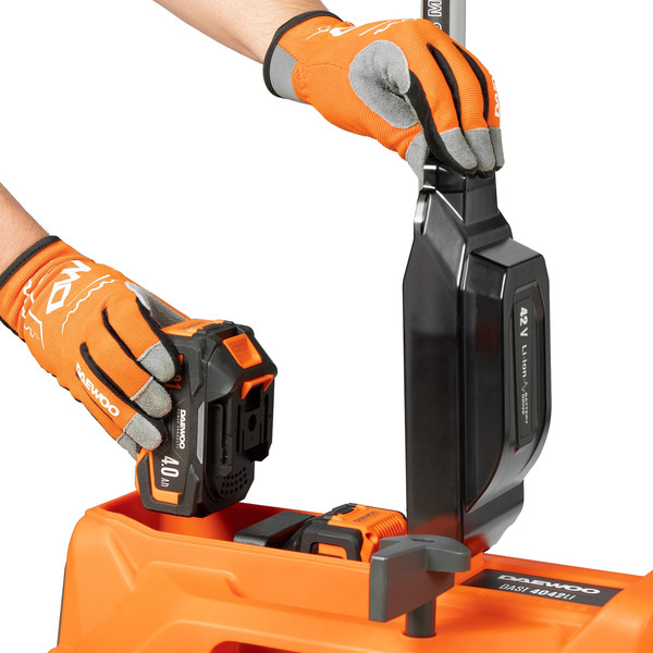 Изображение товара Снегоуборщик аккумуляторный Daewoo Power DAST 4042Li SET