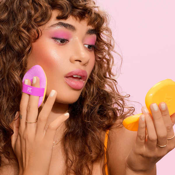 Изображение товара Спонж для макияжа Real Techniques Miracle 2-in-1 Powder Puff + Travel Case / RT10013400