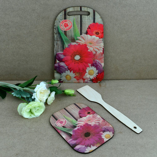 Изображение товара Разделочная доска Мультидом Красочная весна МБ18-394 (с подставкой и лопаткой)