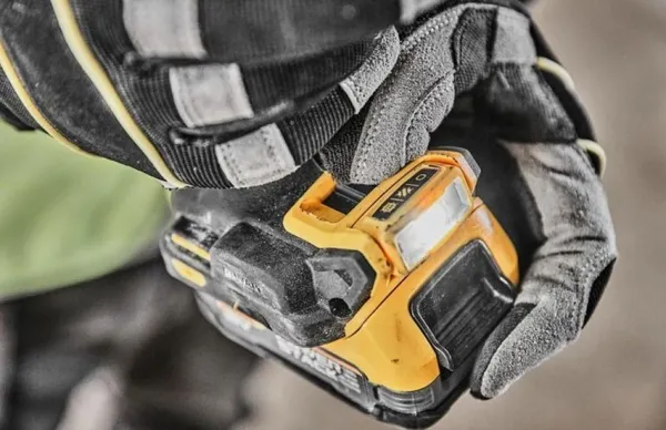 Изображение товара Профессиональная дрель-шуруповерт DeWalt DCD800E2T