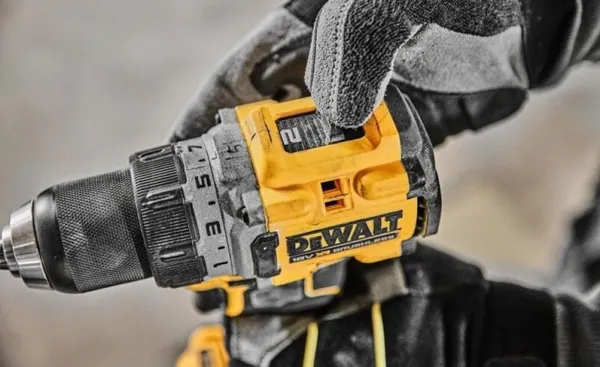 Изображение товара Профессиональная дрель-шуруповерт DeWalt DCD800E2T