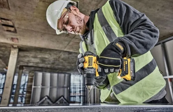 Изображение товара Профессиональная дрель-шуруповерт DeWalt DCD800E2T