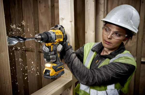 Изображение товара Профессиональная дрель-шуруповерт DeWalt DCD800H2T