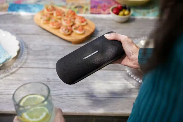 Изображение товара Портативная акустика Harman/Kardon Luna / HKLUNABLKEU (черный)