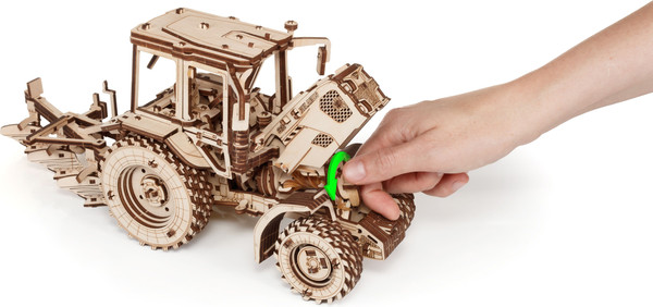 Изображение товара Трактор игрушечный EWA Belarus-82.3 с плугом