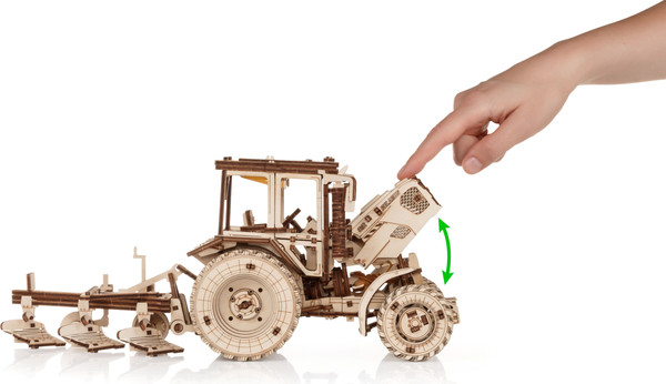 Изображение товара Трактор игрушечный EWA Belarus-82.3 с плугом