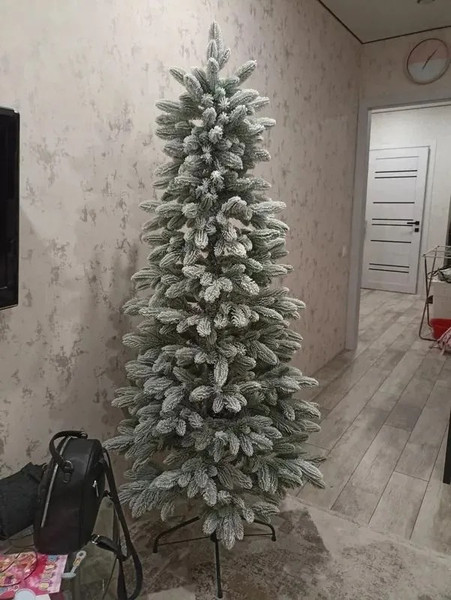 Изображение товара Ель искусственная National Tree Company Эверест стройная заснеженная / ЭВ/ЗСН-210 (210см)