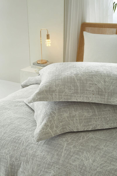 Изображение товара Набор текстиля для спальни Arya Serrulate (250x260, серый)