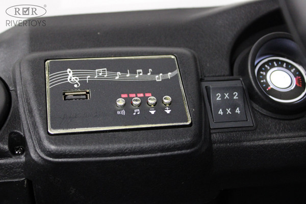 Изображение товара Детский автомобиль RiverToys C111CC (белый)