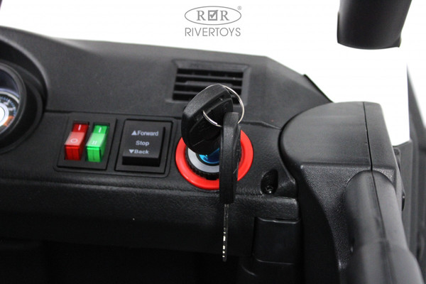 Изображение товара Детский автомобиль RiverToys C111CC (белый)