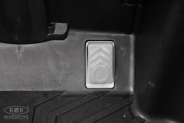 Изображение товара Детский автомобиль RiverToys C111CC (зеленый)