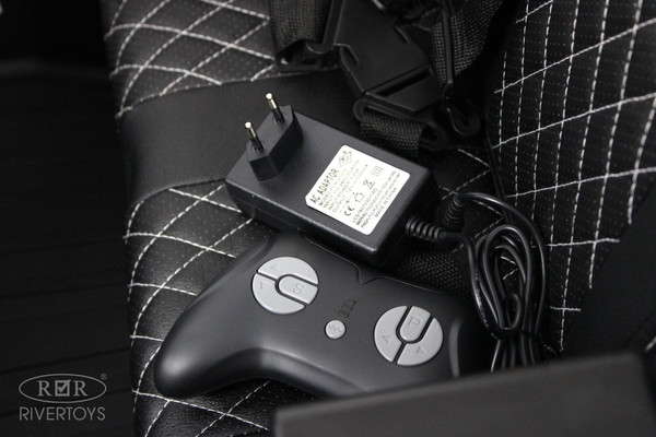 Изображение товара Детский автомобиль RiverToys C111CC (синий)