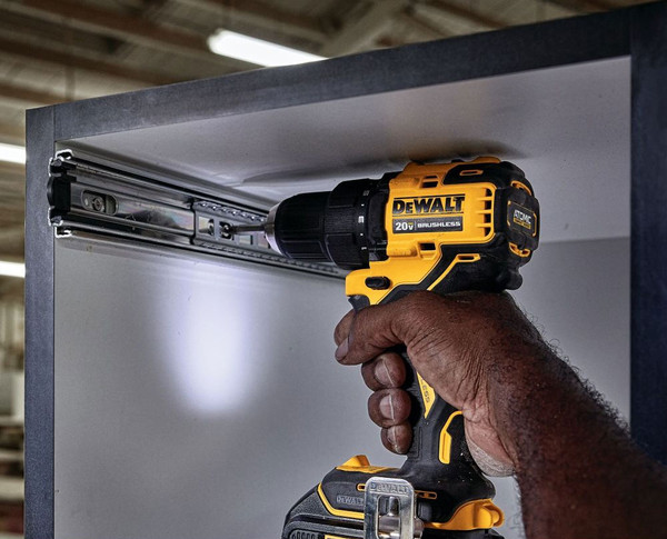 Изображение товара Профессиональная дрель-шуруповерт DeWalt DCD708D2T
