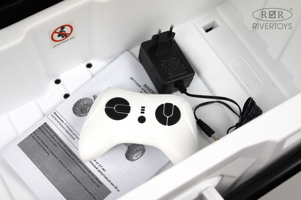 Изображение товара Детский автомобиль RiverToys H005HH (белый)