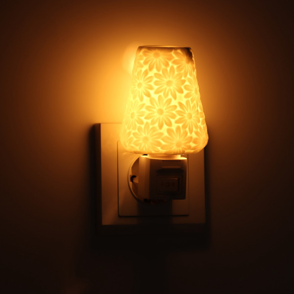 Изображение товара Ночник Risalux Цветы / 10553444 (белый)