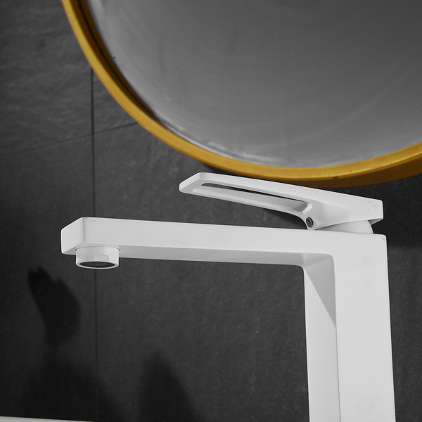 Изображение товара Смеситель Shevanik S6811C (белый)